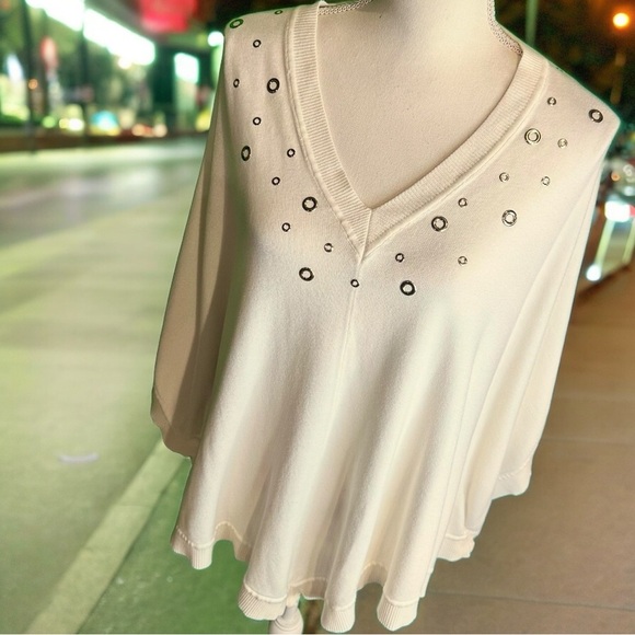 MICHAEL Michael Kors Ivory / White V-Neck Poncho With Gold Ring Embellishments - Picture 11 of 11